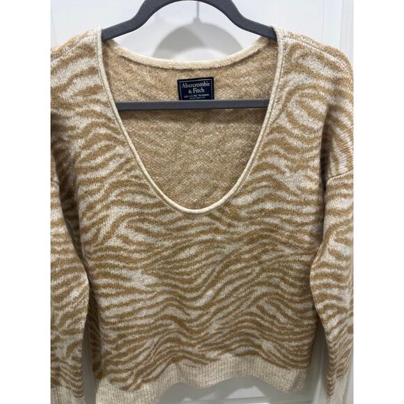 NWT Abercrombie & Fitch Eyelash Zebra Tan Print Sweater Sz M - Picture 4 of 9